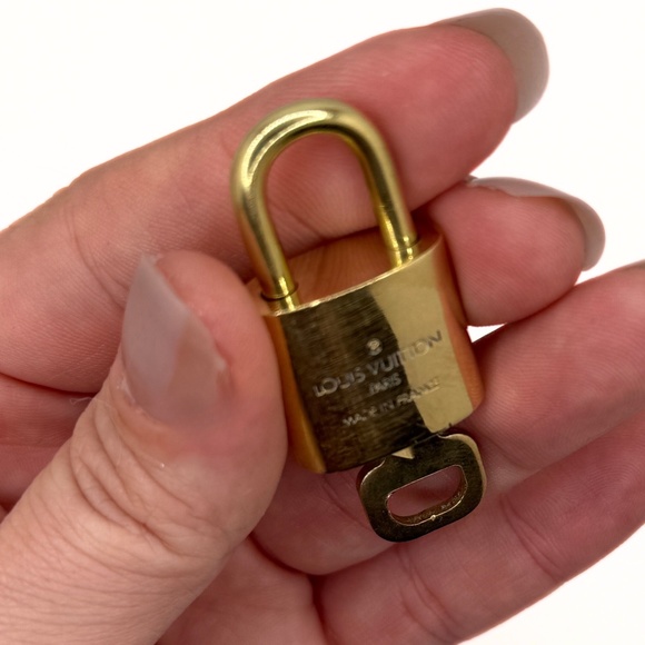 Louis Vuitton Lock & Key #323 - Great Condition - Picture 3 of 9